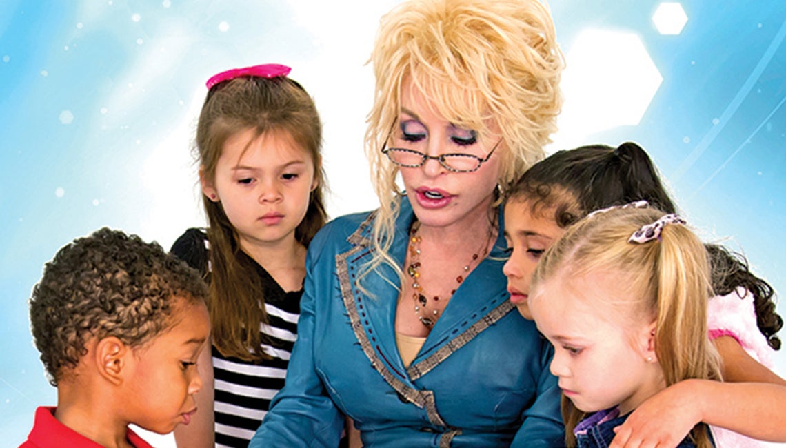 Dolly Parton reading to children