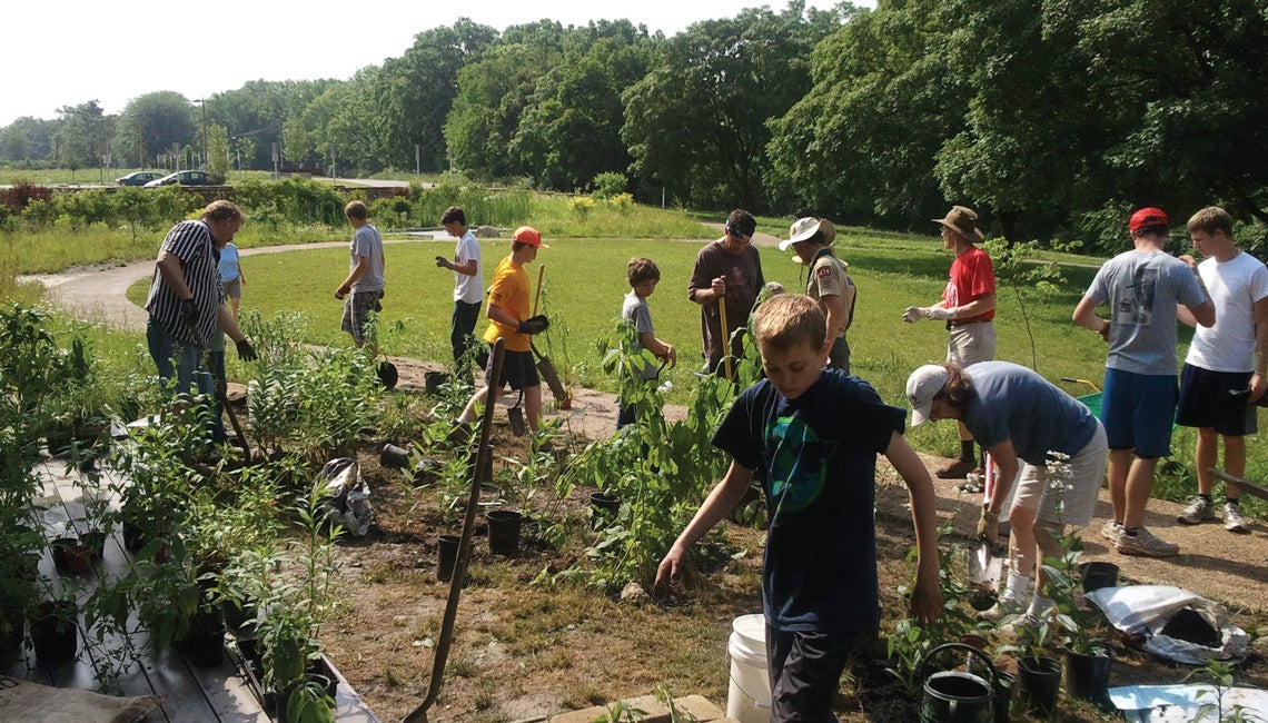 Scouts working at Scioto Audubon Metro Park.