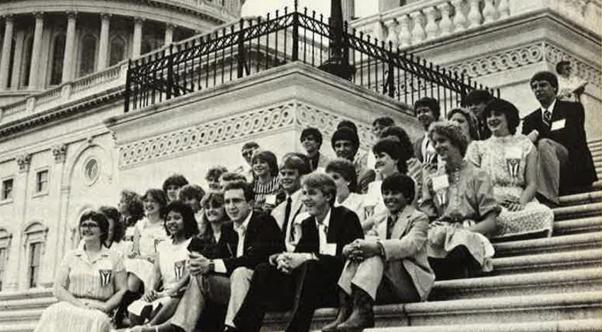 Students on the 1983 Ohio Youth Tour rest on the Capitol steps.