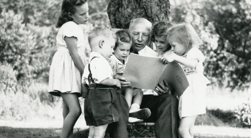 Highlights for Children founder Garry Meyers reads the magazine to his grandchildren.