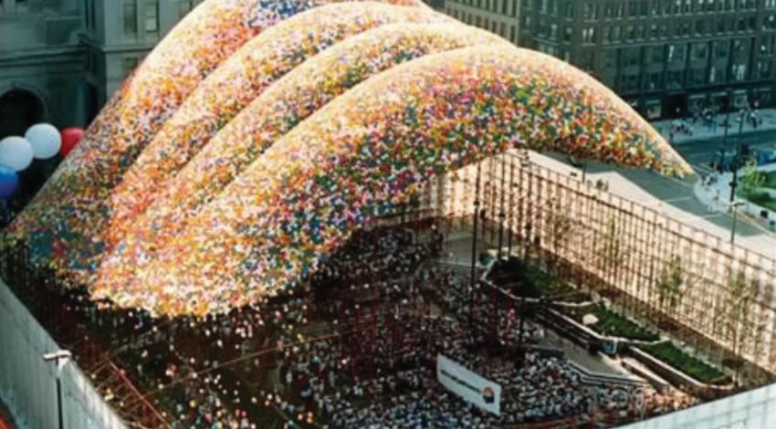 An overhead view of Cleveland, Ohio, in 1988 during the largest-ever mass balloon release
