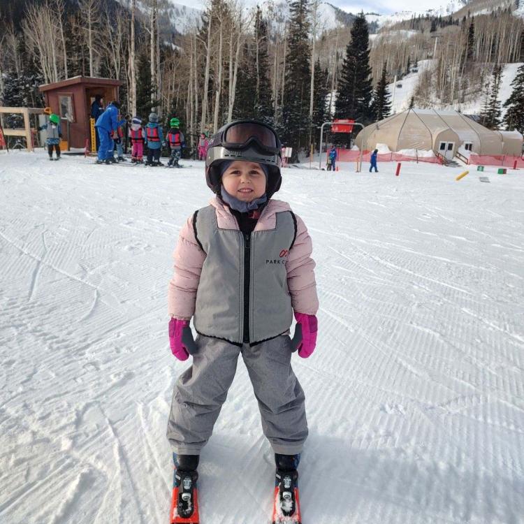 girl on snow skis