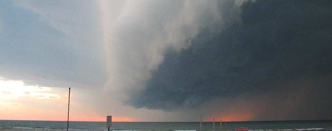 Because of the regular 30-day fluctuation of the jetstream, February thunderstorms are a good predictor of frosty days to come three months later. 