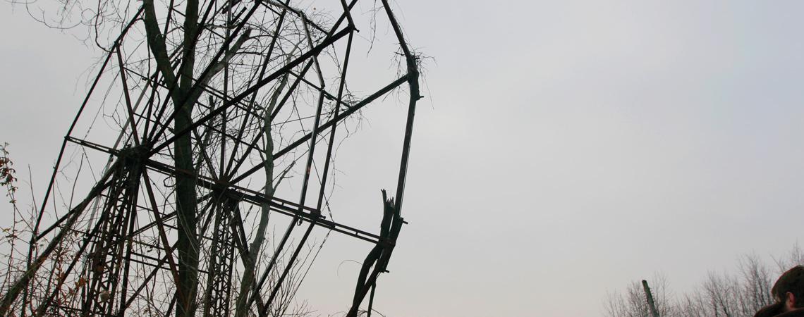 A rusting old Ferris wheel.